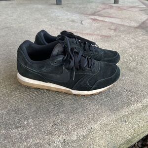 Nike Mud Runner Sneakers AQ9121 Black Gum‎ Suede Women’s Running Shoe Sz 9